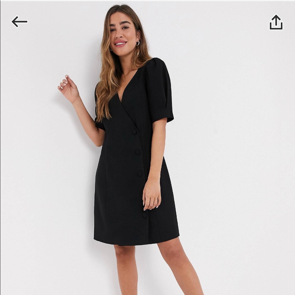 NWT Stunning buttoned LBD!